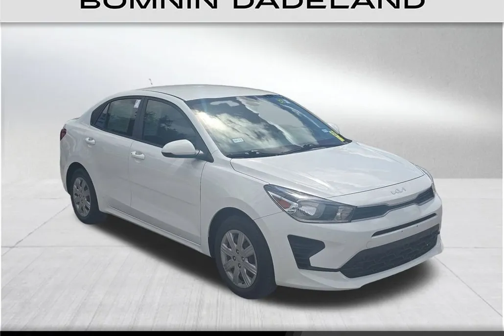 2022 Kia Rio LX photo 1