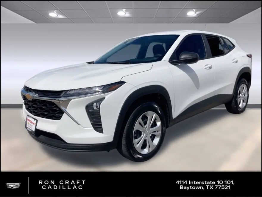 2025 Chevrolet Trax LS photo 1