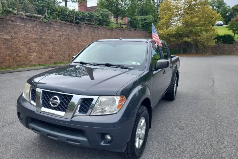 2013 Nissan Frontier SL photo 1