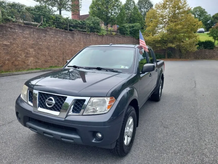 2013 Nissan Frontier SL photo 1