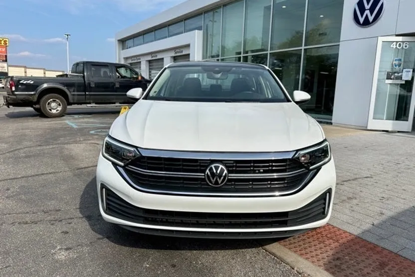 2022 Volkswagen Jetta 1.5T SEL photo 1