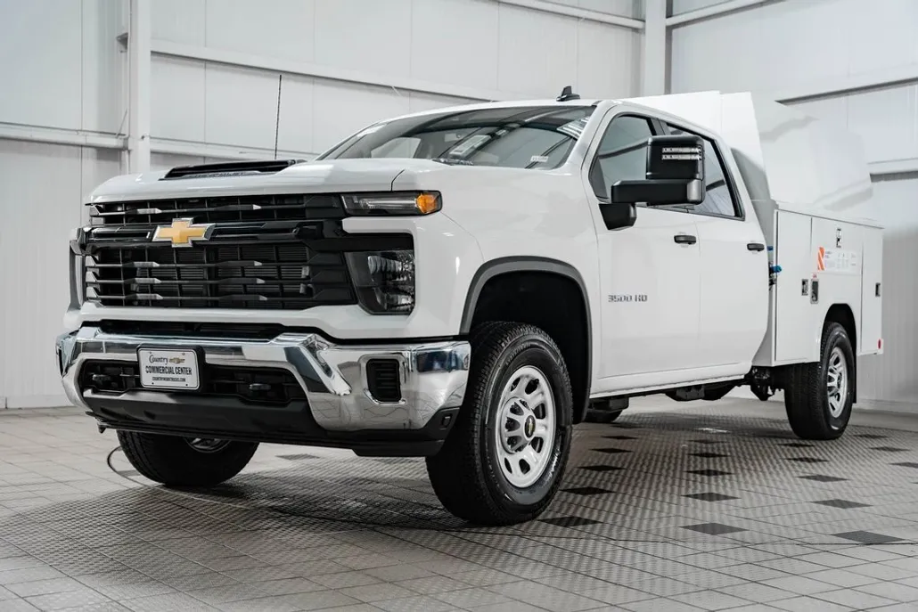 2024 Chevrolet Silverado 3500HD photo 1