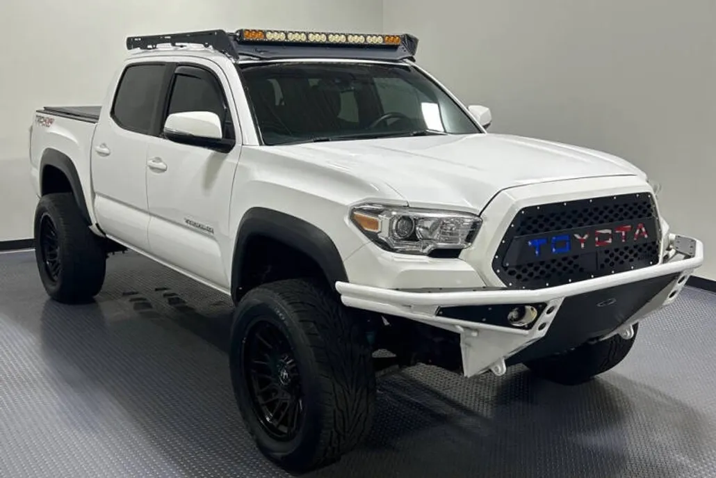 2019 Toyota Tacoma Double Cab photo 1