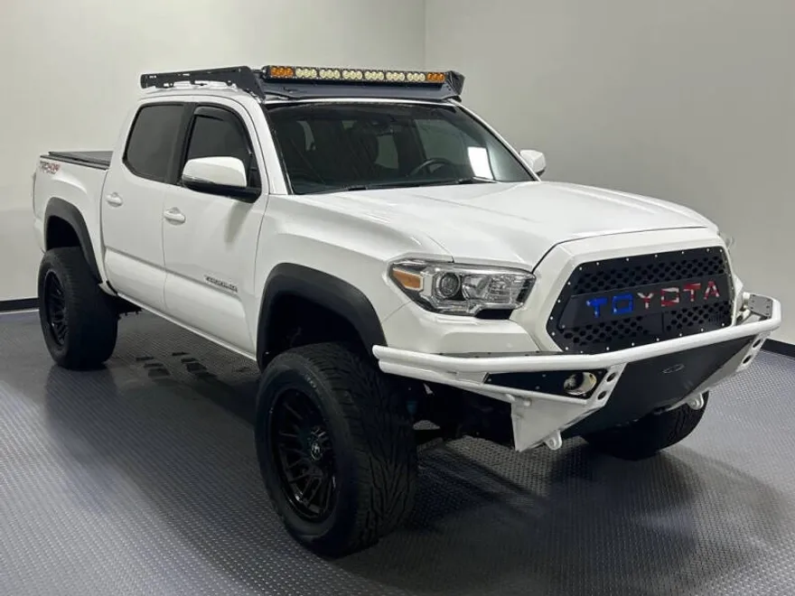 2019 Toyota Tacoma Double Cab photo 1