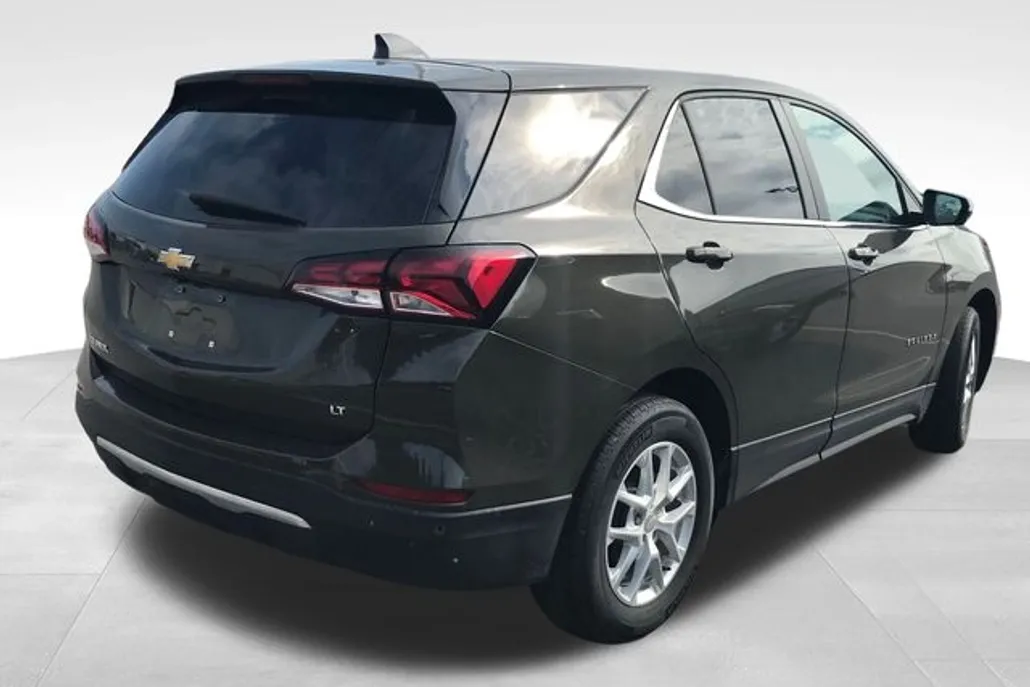 2024 Chevrolet Equinox LT photo 1