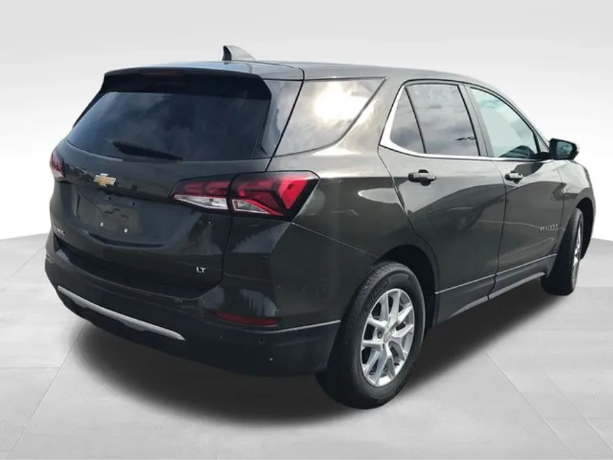 2024 Chevrolet Equinox LT photo 1