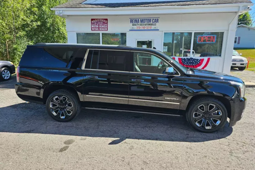 2019 Gmc Yukon XL Denali photo 1