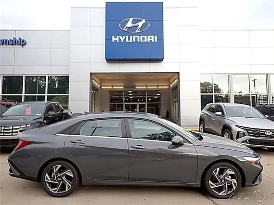 2025 Hyundai Elantra Limited photo 1