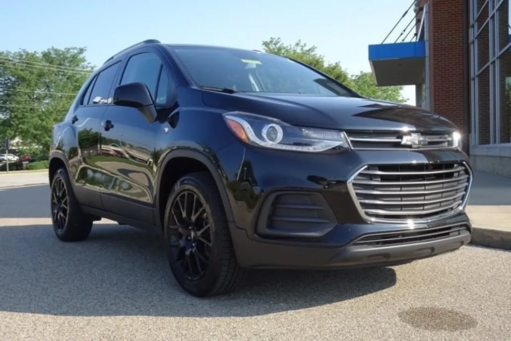 2022 Chevrolet Trax LT photo 1