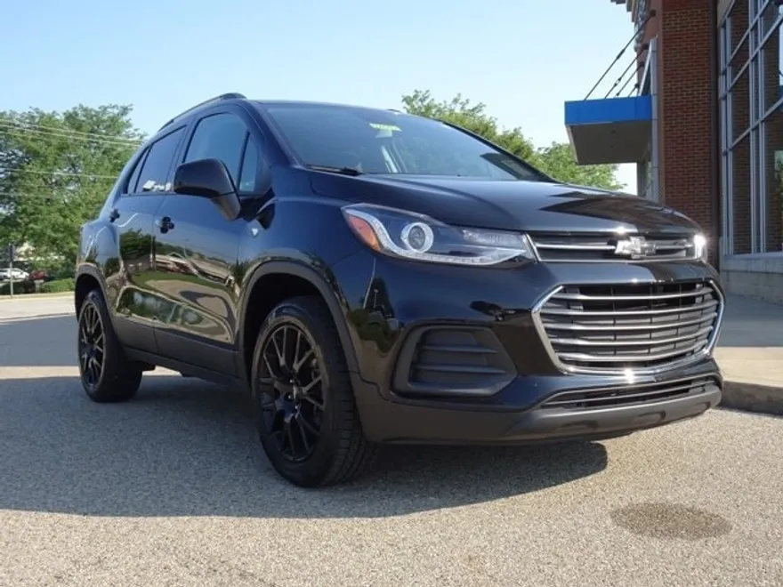 2022 Chevrolet Trax LT photo 1