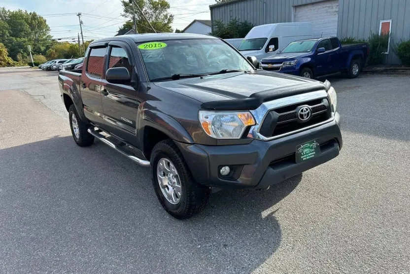 2015 Toyota Tacoma V6 photo 1