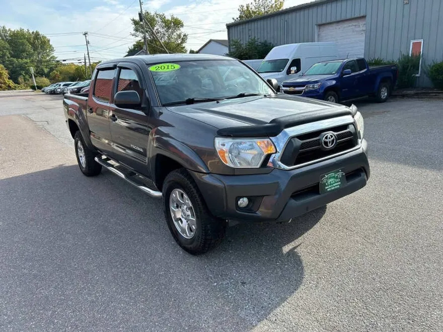 2015 Toyota Tacoma V6 photo 1