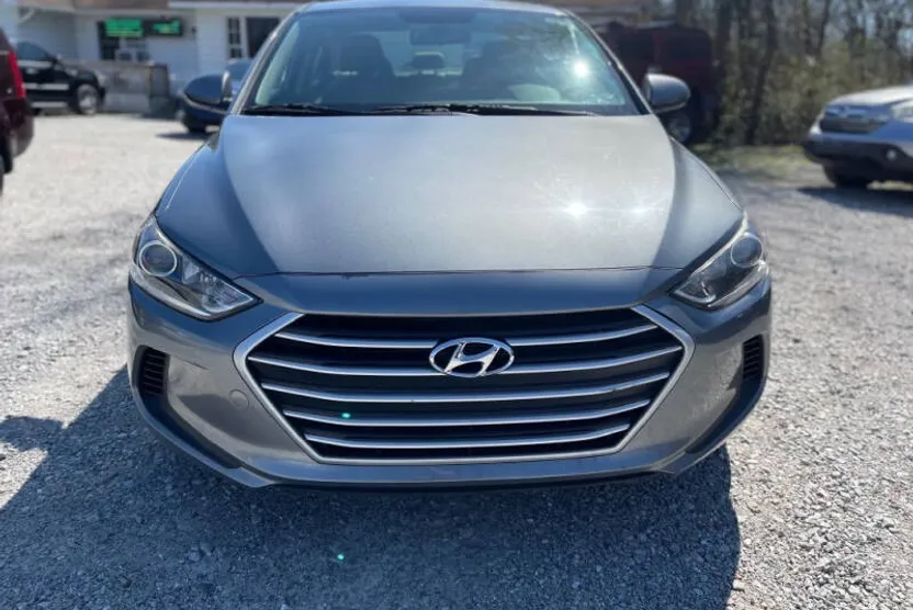 2017 Hyundai Elantra SE photo 1
