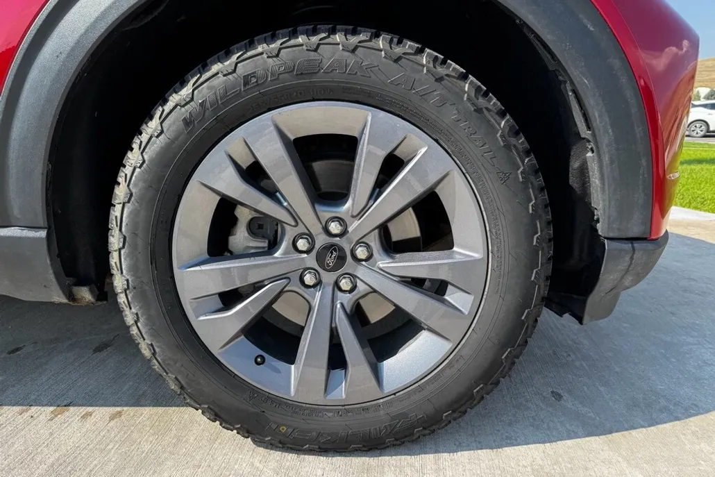 2022 Ford Explorer XLT photo 1