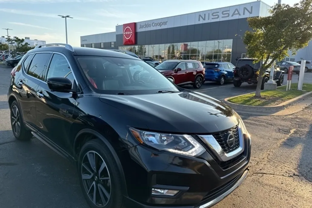2020 Nissan Rogue SL photo 1