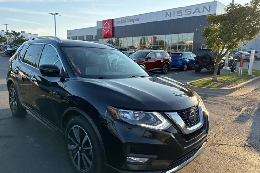 2020 Nissan Rogue SL photo 1