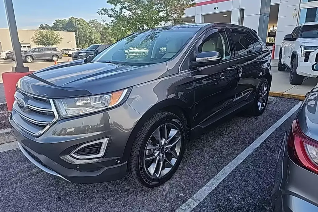 2016 Ford Edge Titanium photo 1