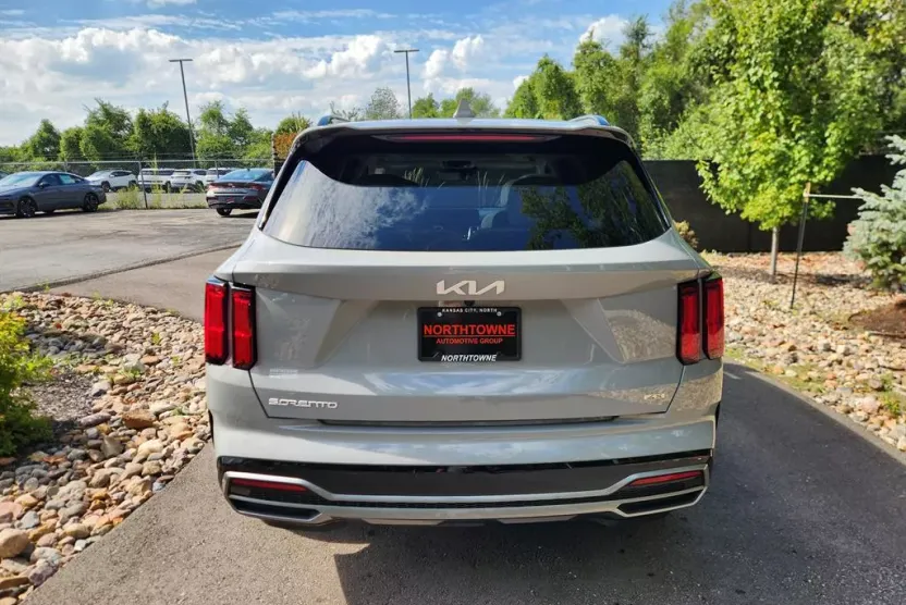 2023 Kia Sorento SX Prestige photo 1