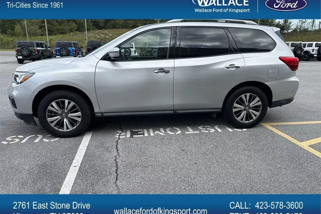 2020 Nissan Pathfinder SV photo 1