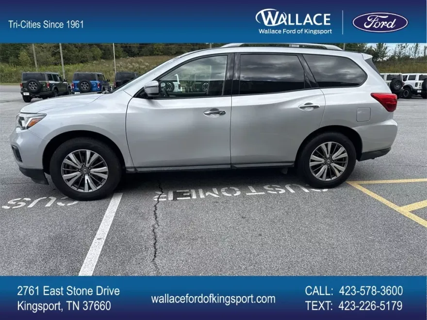 2020 Nissan Pathfinder SV photo 1