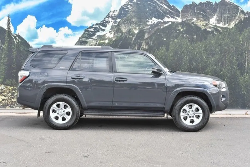 2024 Toyota 4Runner SR5 Premium photo 1