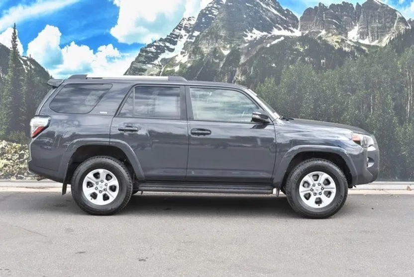 2024 Toyota 4Runner SR5 Premium photo 1