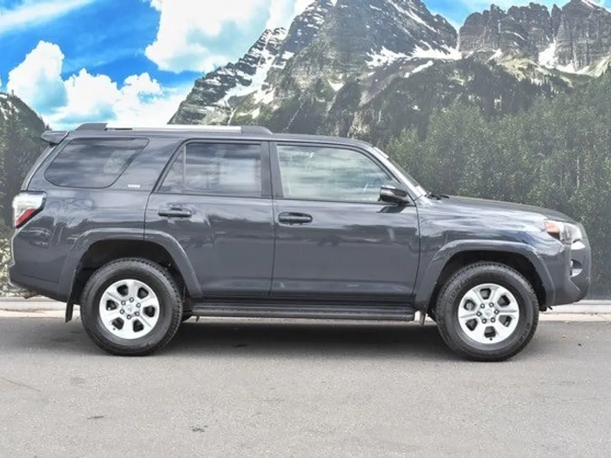 2024 Toyota 4Runner SR5 Premium photo 1