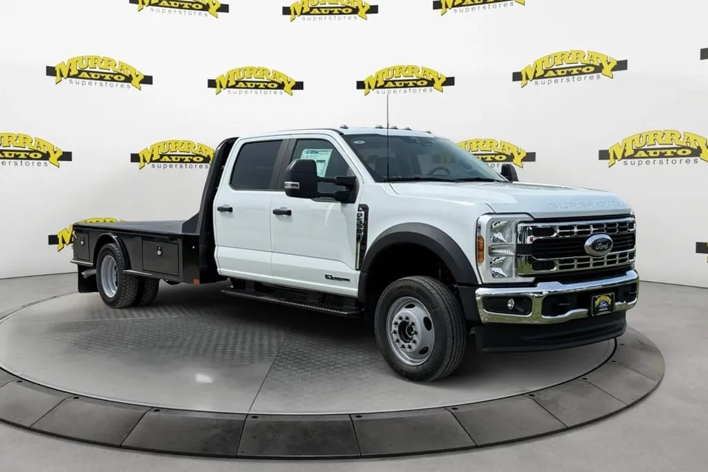 2025 Ford F-550 photo 1