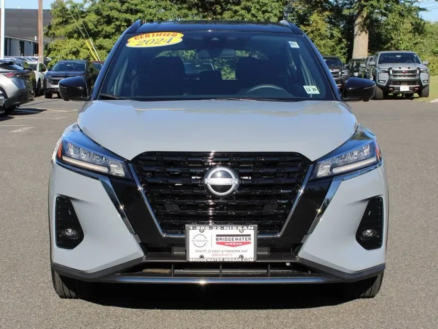 2024 Nissan Kicks SR photo 1