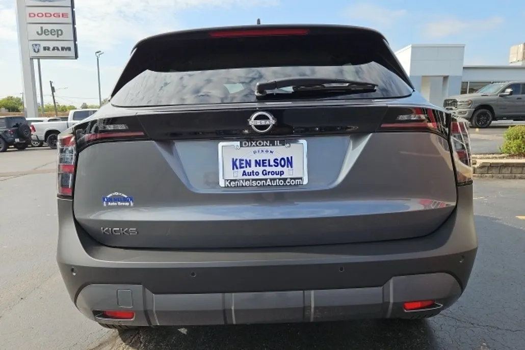 2025 Nissan Kicks SV photo 1