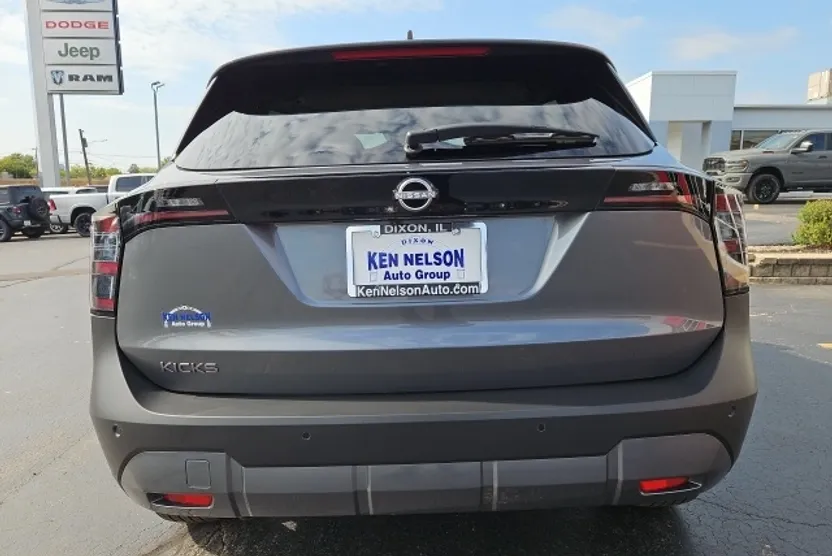 2025 Nissan Kicks SV photo 1