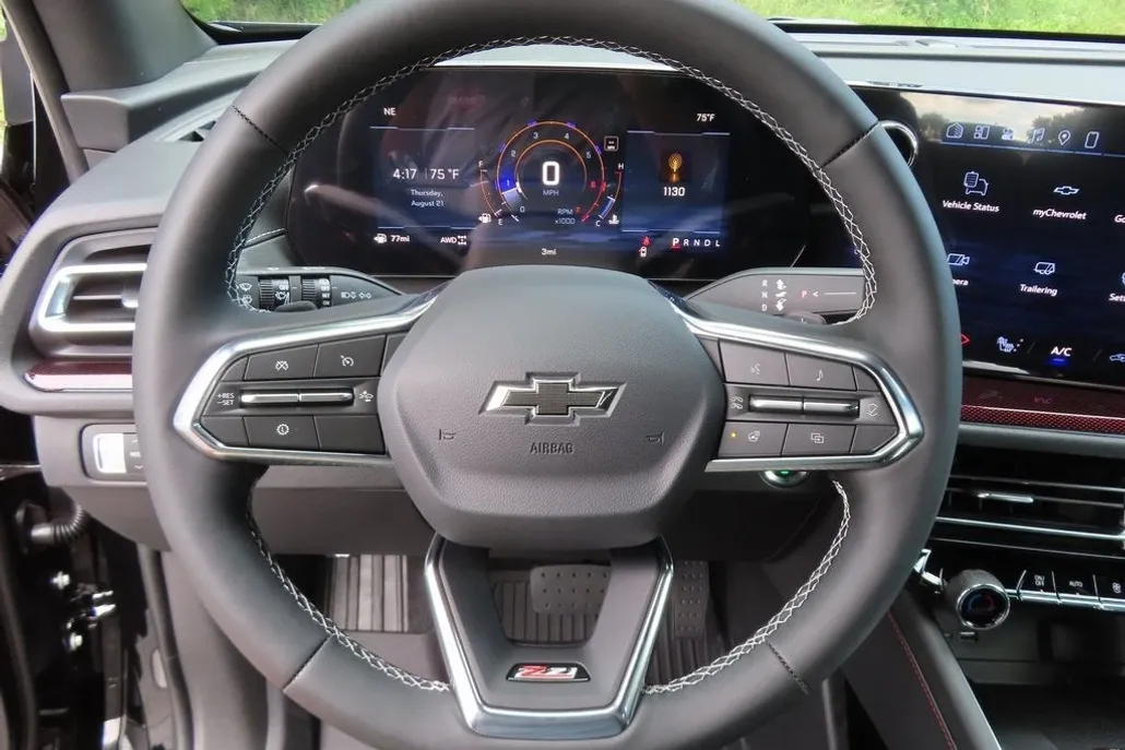 2026 Chevrolet Traverse Z71 photo 1