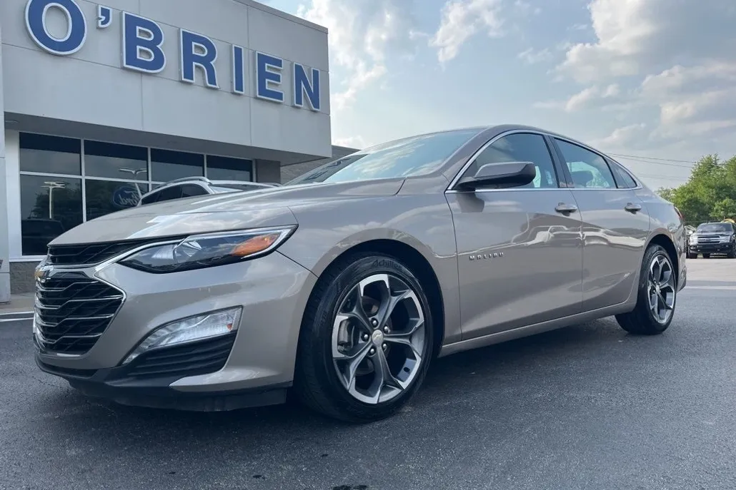 2023 Chevrolet Malibu 1LT photo 1