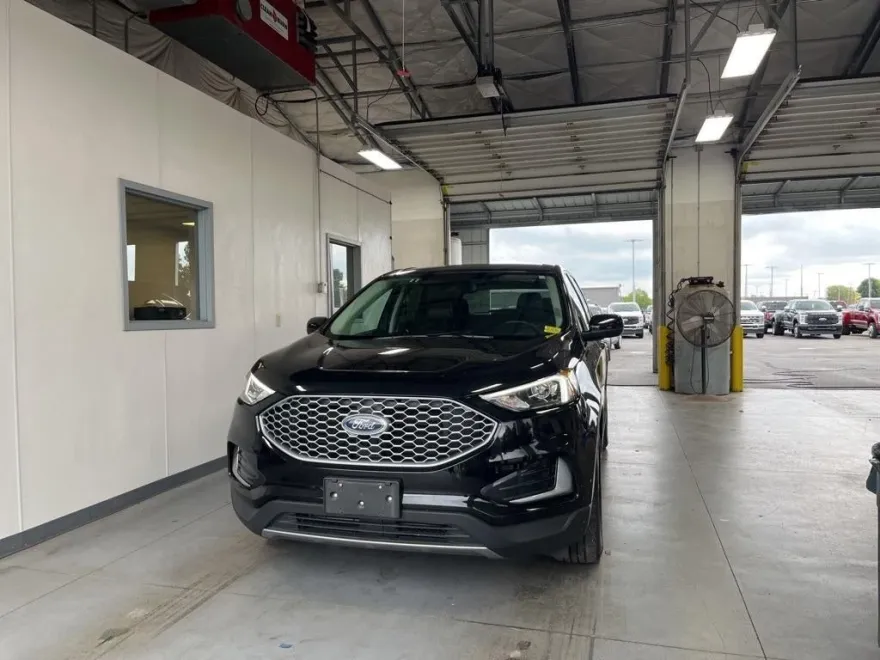 2024 Ford Edge SEL photo 1