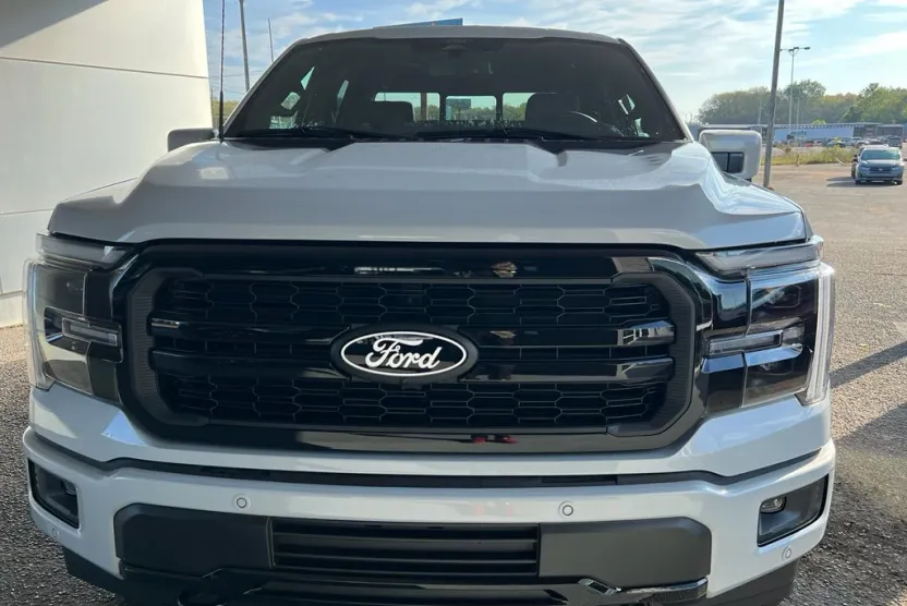 2025 Ford F-150 Lariat photo 1
