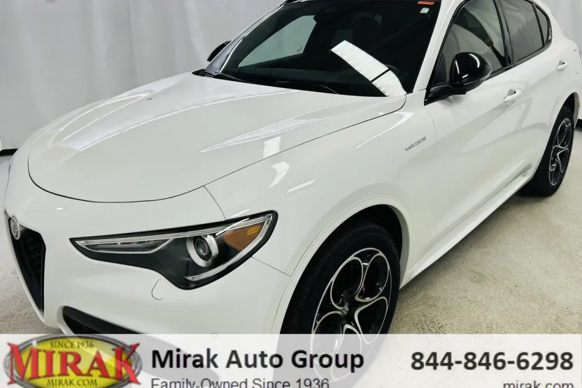 2022 Alfa Romeo Stelvio Ti photo 1
