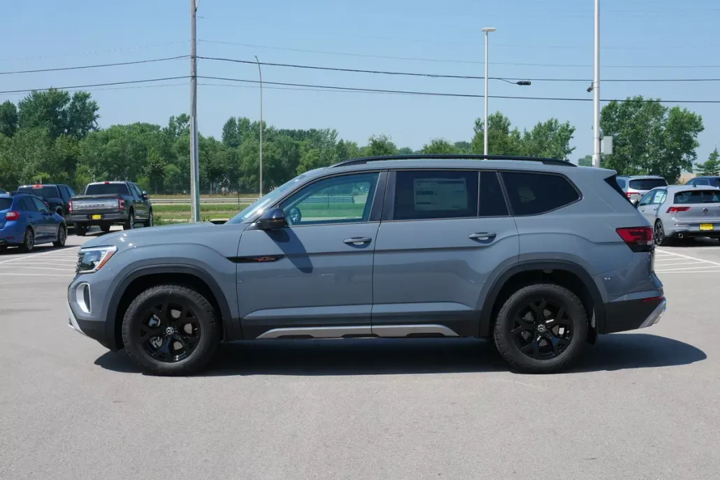2025 Volkswagen Atlas Peak Edition SE photo 1