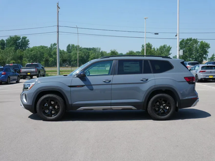 2025 Volkswagen Atlas Peak Edition SE photo 1
