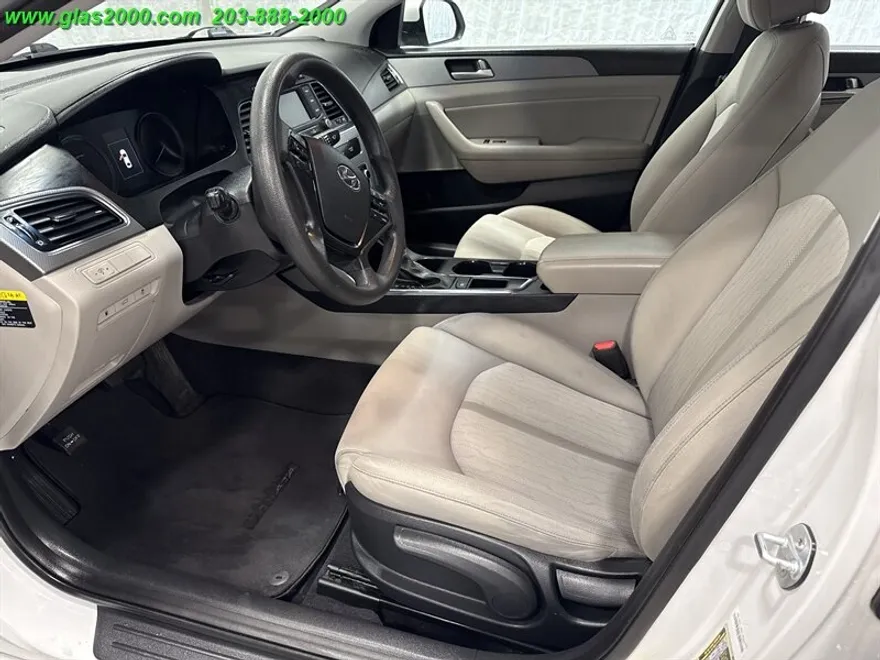 2016 Hyundai Sonata Hybrid SE photo 1