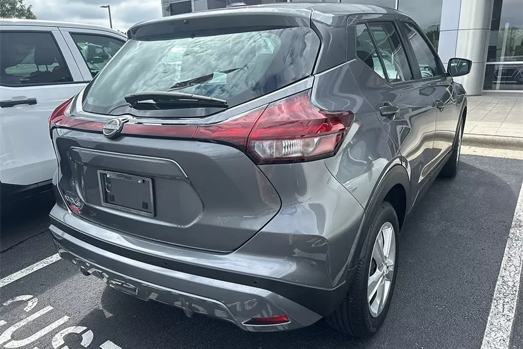 2024 Nissan Kicks S photo 1