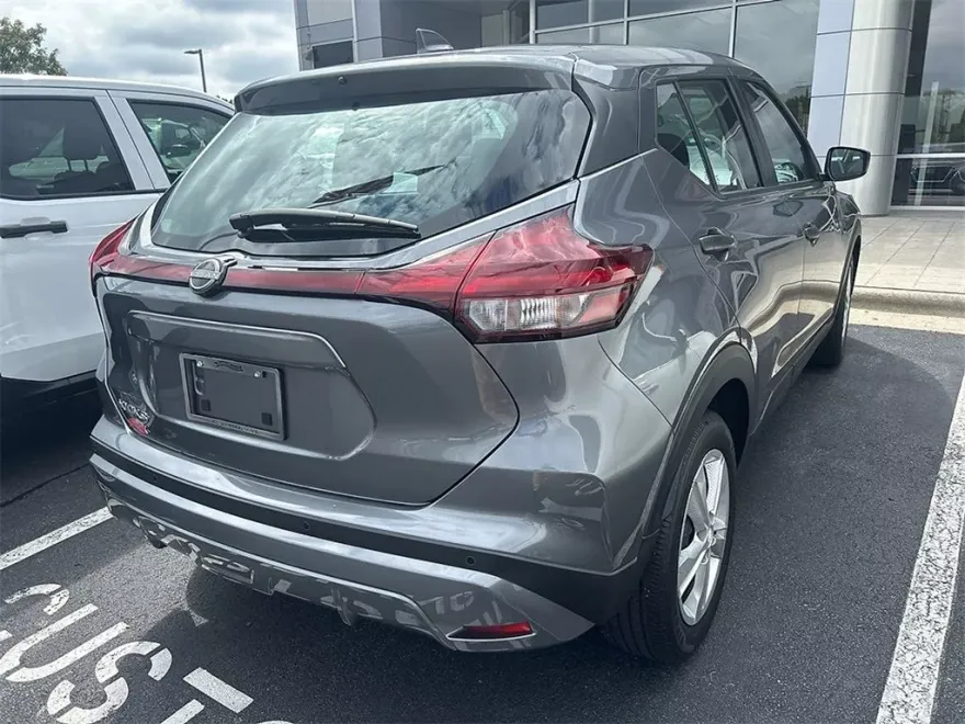 2024 Nissan Kicks S photo 1