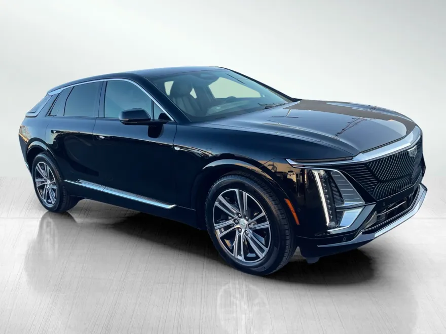2024 Cadillac Lyriq Luxury photo 1