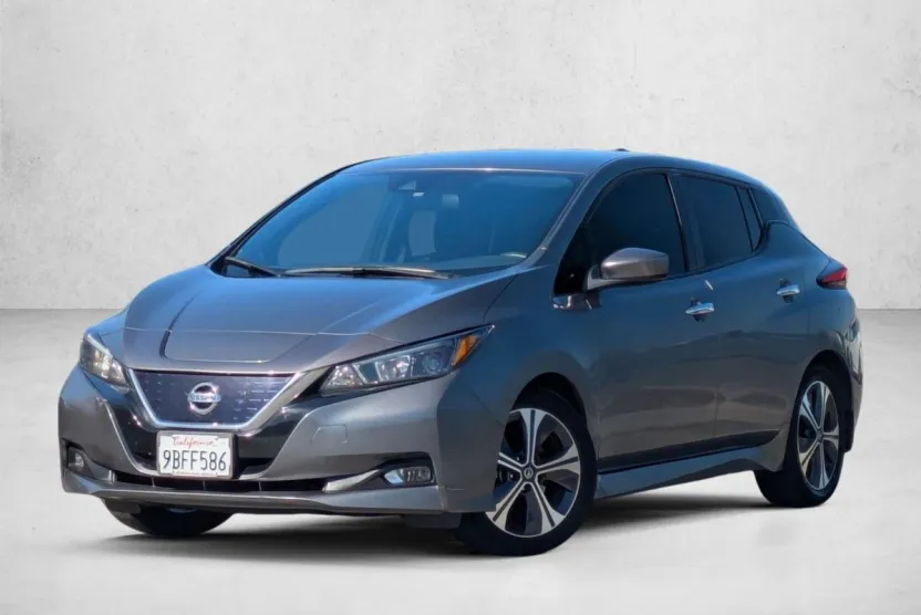 2022 Nissan Leaf SV photo 1