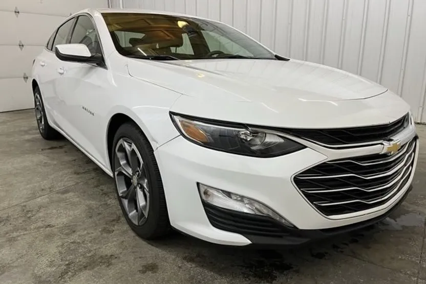 2023 Chevrolet Malibu 1LT photo 1