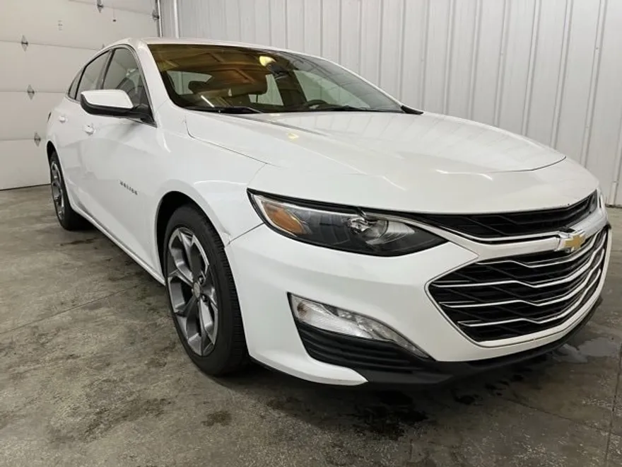 2023 Chevrolet Malibu 1LT photo 1
