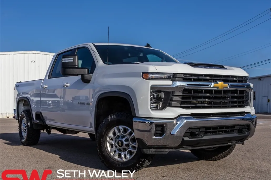 2024 Chevrolet Silverado 2500HD LT photo 1