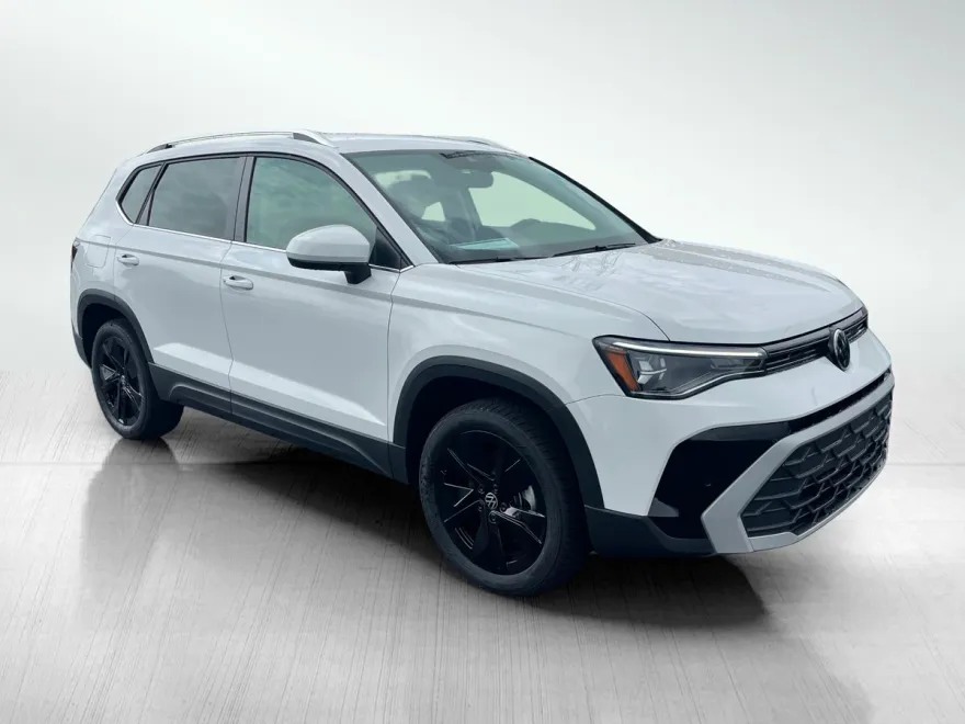2025 Volkswagen Taos SE photo 1