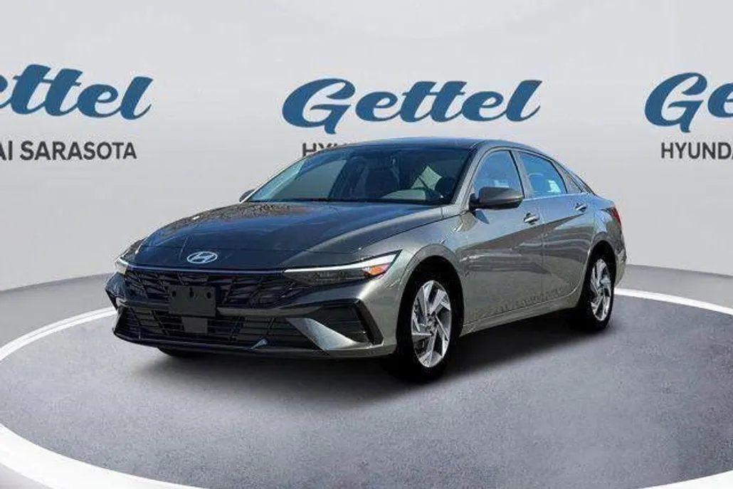 2025 Hyundai Elantra SEL Convenience photo 1