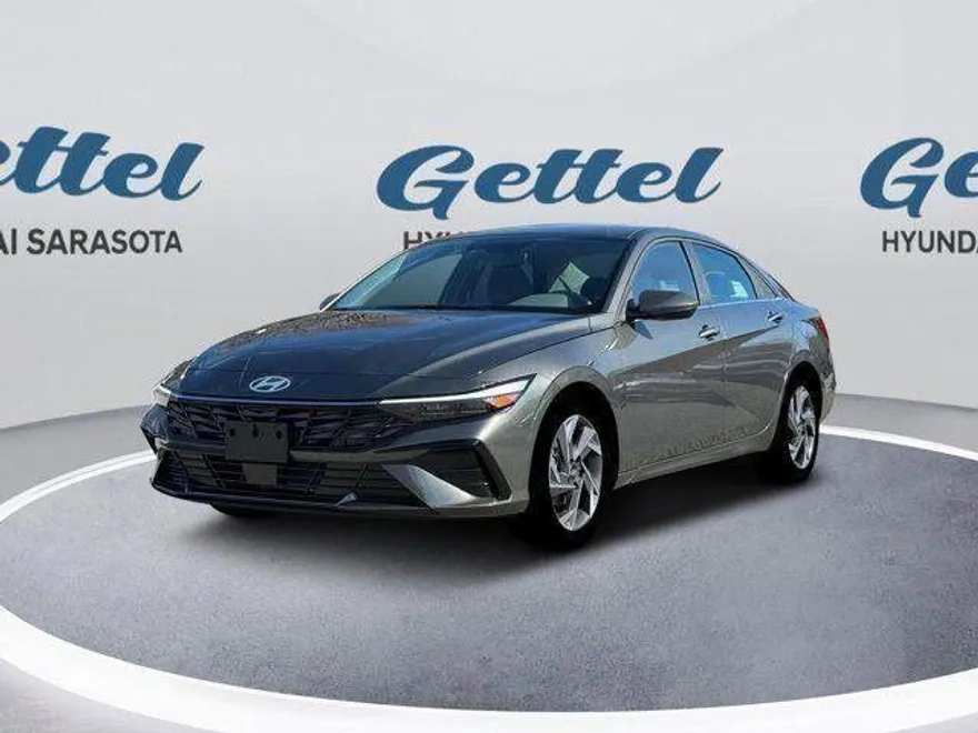 2025 Hyundai Elantra SEL Convenience photo 1