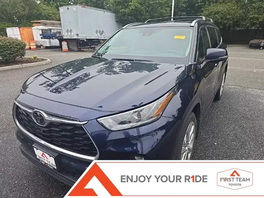 2023 Toyota Highlander Limited photo 1